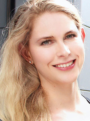 Headshot of Laura van Wyngaarden, Co-Founder of Diligen